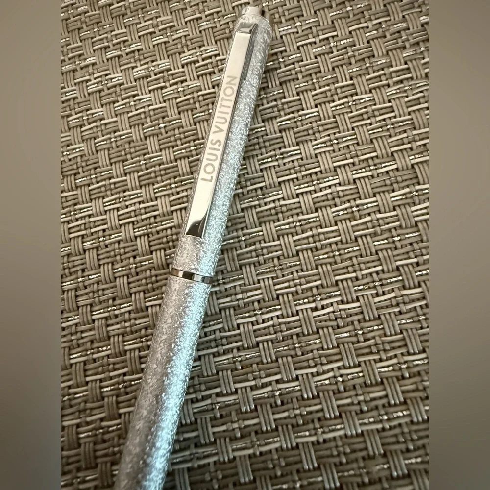New metallic LOUIS VUITTON Ballpoint Pen（Gift with Purchase）